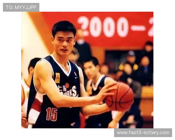 姚明退役仪式回顾：从篮球巨星到传奇象征的辉煌时刻