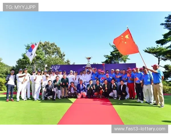 女排世界杯荣耀时刻 中国队捧杯赢得历史性冠军 绽放青春风采